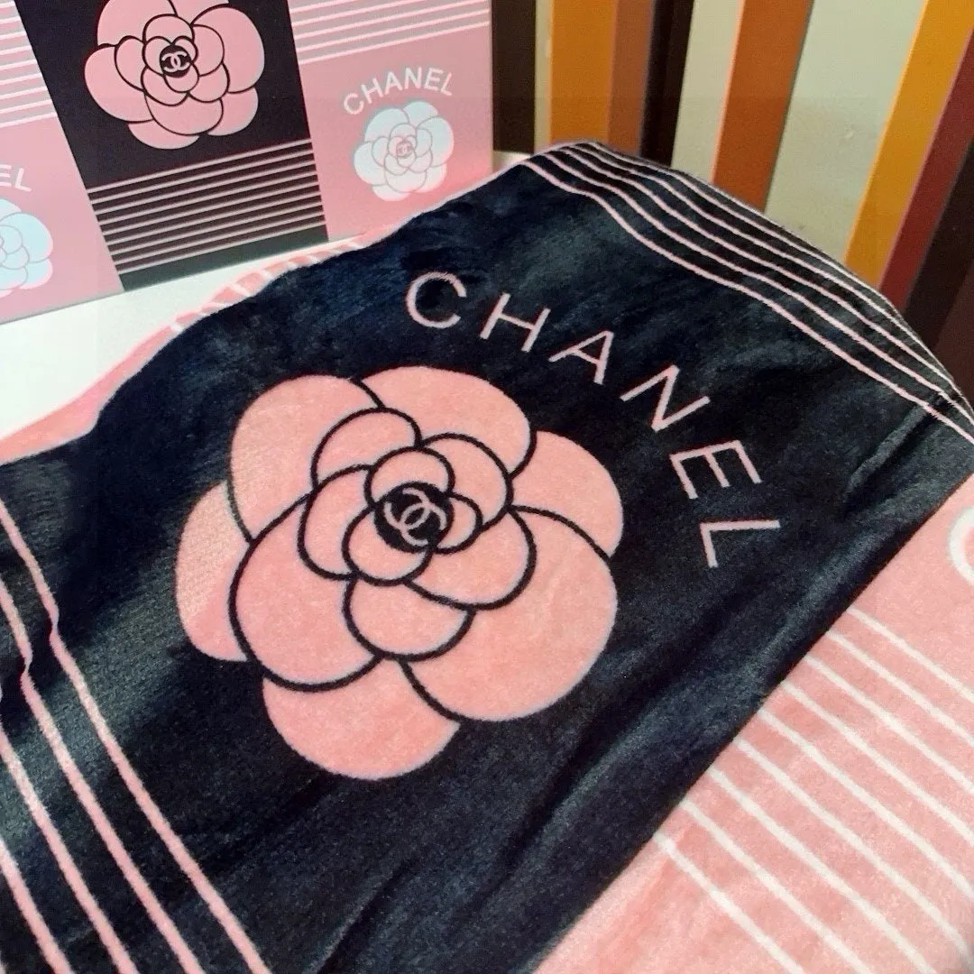 FLOWER BLANKET IN BLACK MIX FLAMINGO PINK MILK VELVET 420224