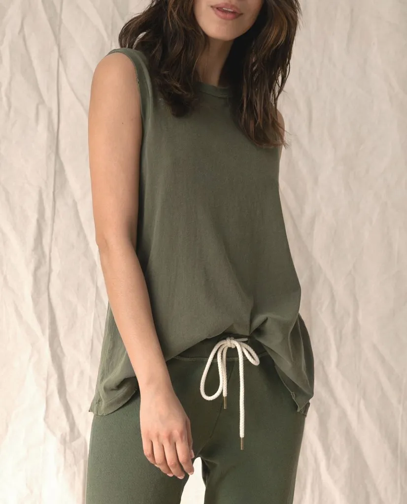 The Great - The Sleeveless Crew Olive