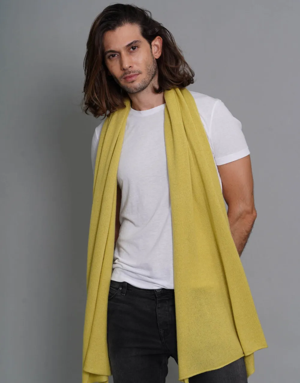 The Soft Cashmere Scarf in Mustard