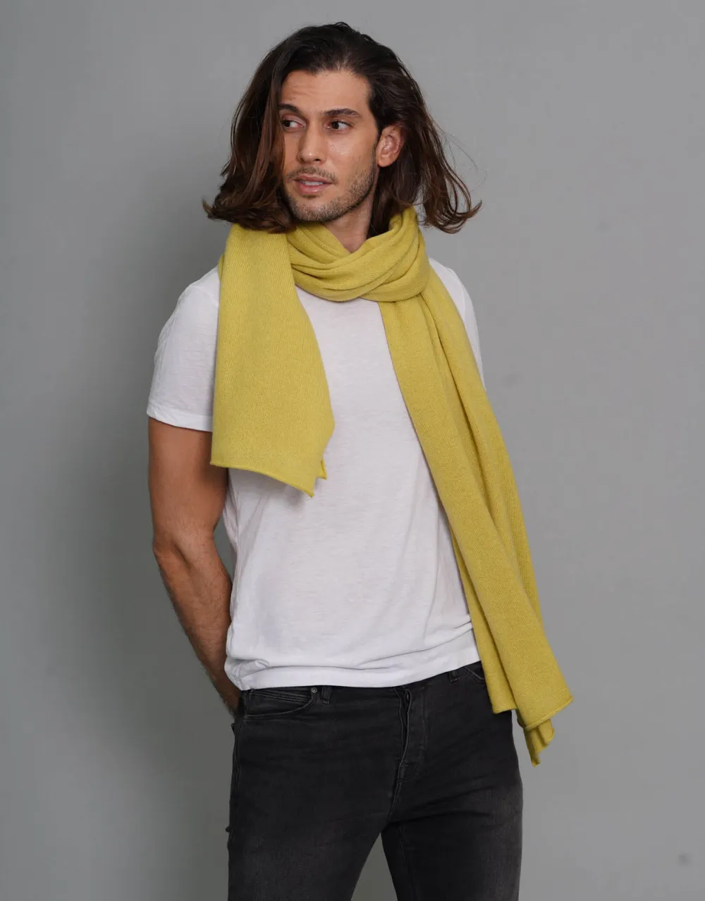 The Soft Cashmere Scarf in Mustard